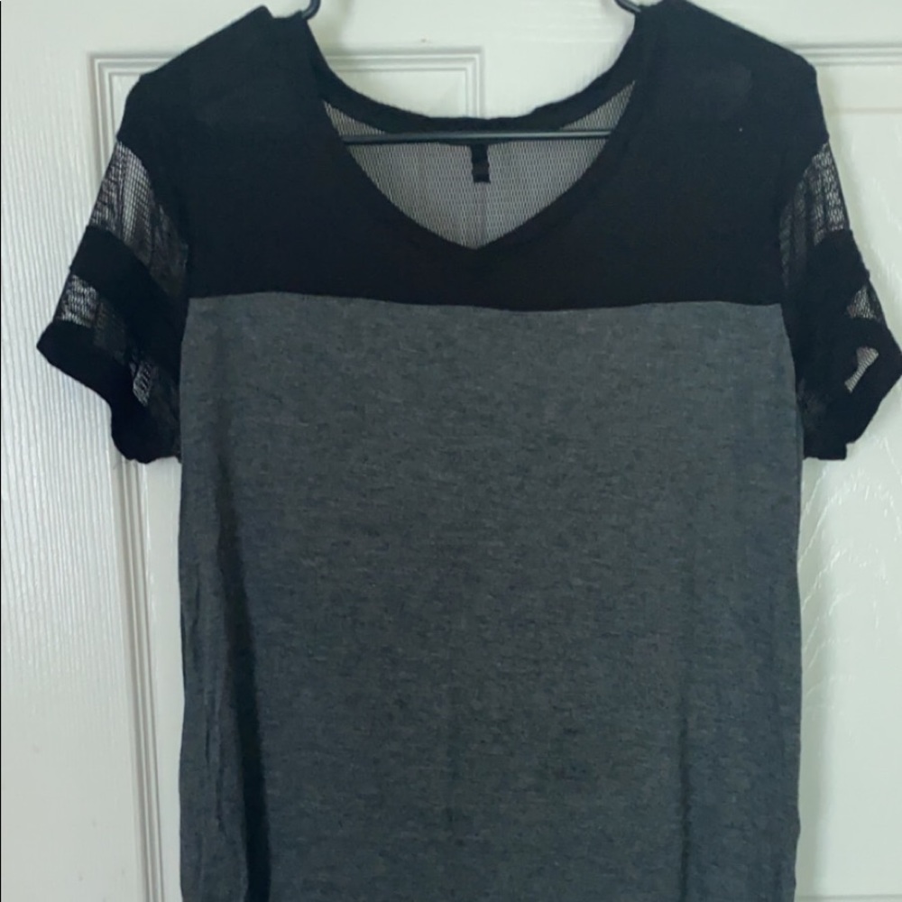 Super cute, mesh sleeve tee